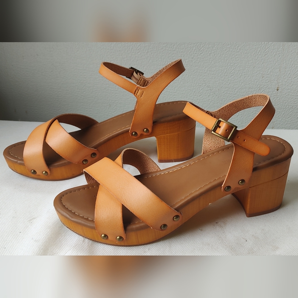 Cushionaire vegan sandals - Picture 7 of 9